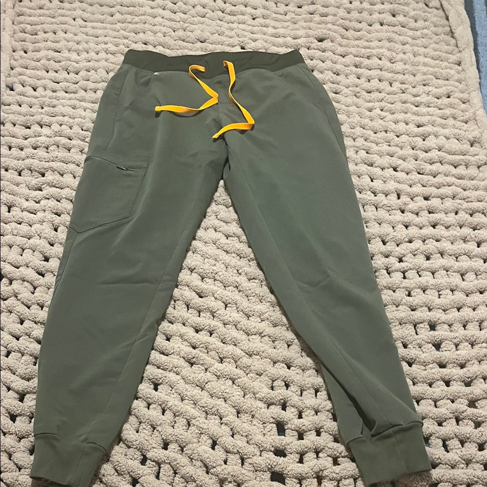 FIGS Olive Green jogger scrub Pants with 🍊 orange Drawstring